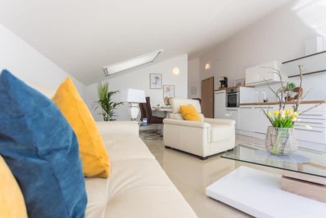 Luxury Apartment Anto With Sea View And Balcony Баньоле Екстер'єр фото