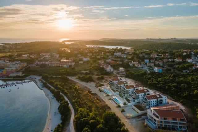 Luxury Apartment Anto With Sea View And Balcony Баньоле Екстер'єр фото